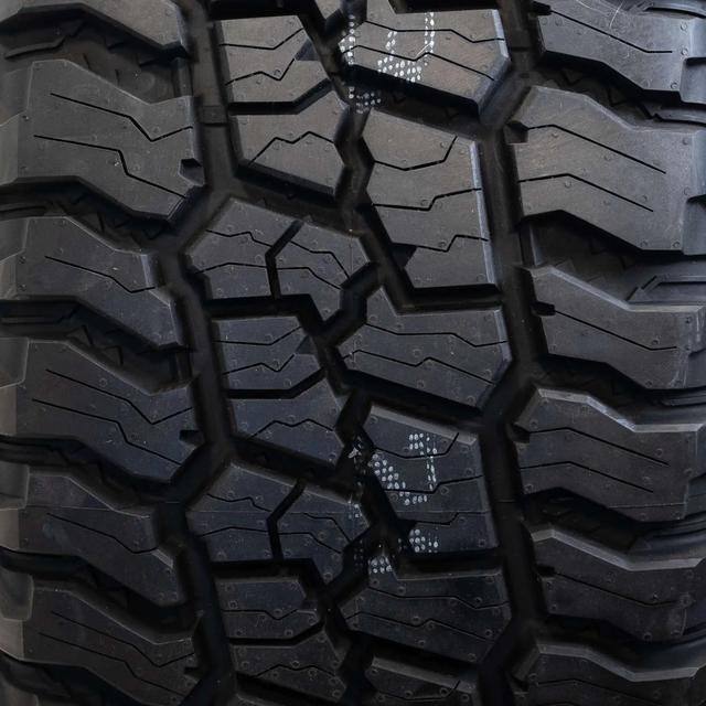 Mickey Thompson Baja Boss A/T LT305/60R18