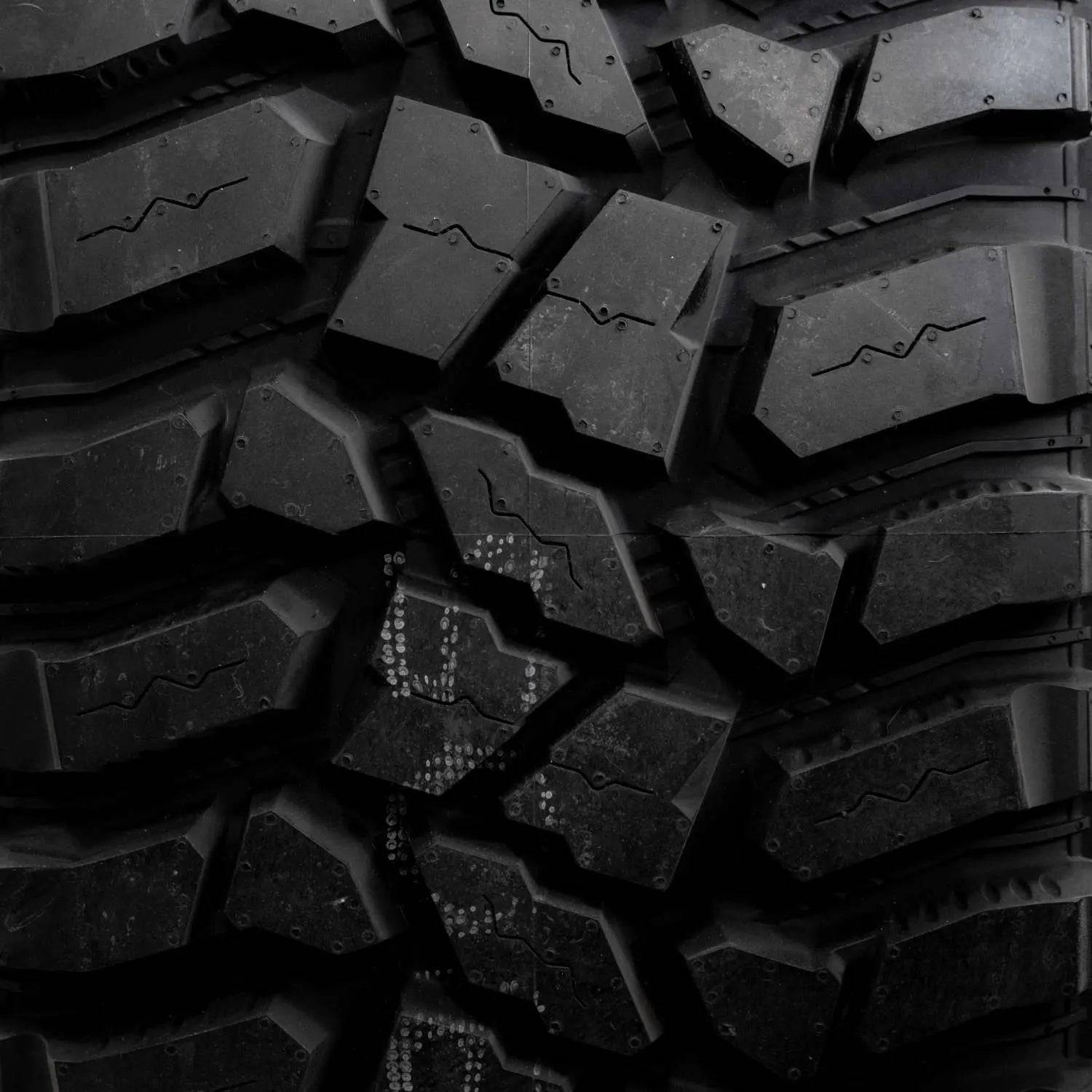 Cooper Discoverer STT Pro LT305/60R18