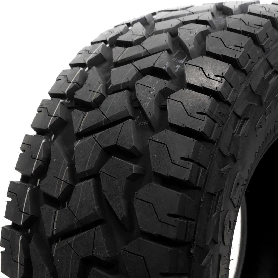 Gladiator XComp XT LT305/55R20